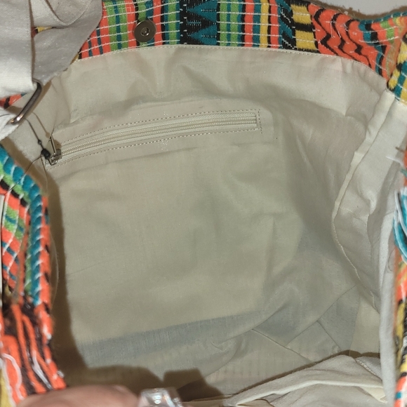 Womens nwts BOHO bag. Large. Has pockets. Bright colors!!! Don't miss it!! - Picture 4 of 5